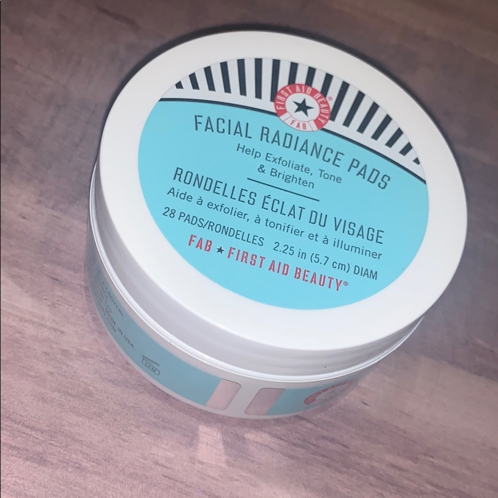 First Aid Beauty Facial Radiance Pads